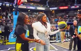 步行者队主场失利,接连遭遇困境的球员